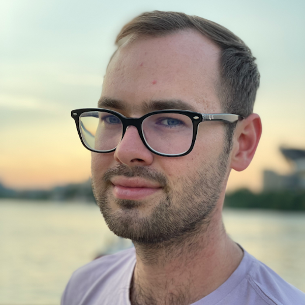 Headshot of Jon Stephenson